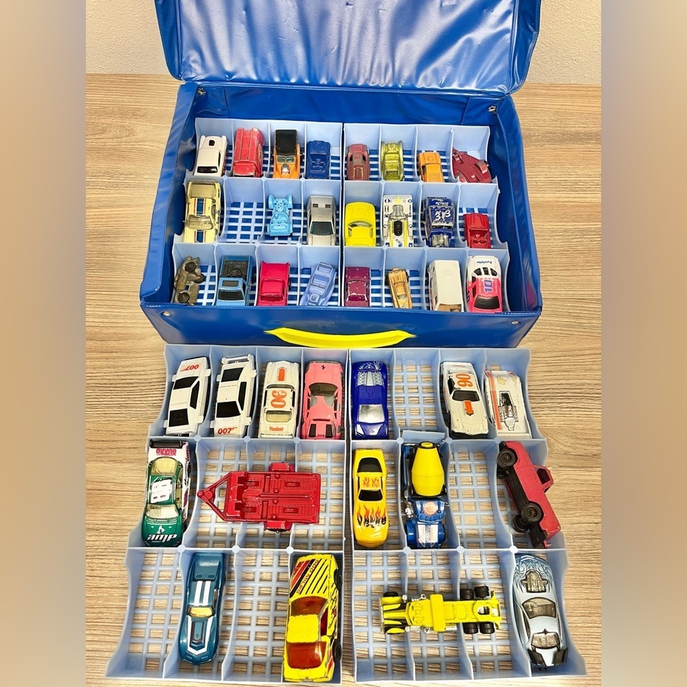 Vintage 60s Case with 39 Diecast Cars Vehicles Hot Wheels, Kenner, PlayArt